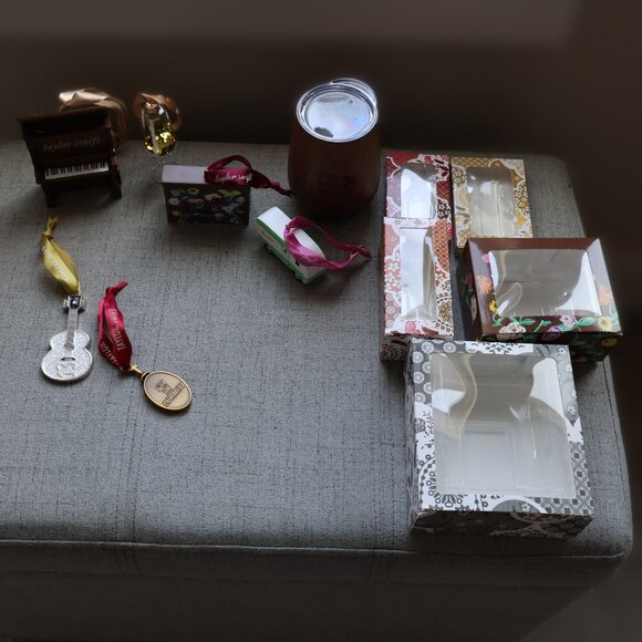 Taylor Swift Bundle - Picture 5 of 11